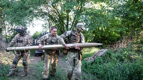 Ukrainas armija trešdien nogalinājusi vai ievainojusi 830 krievu iebrucējus