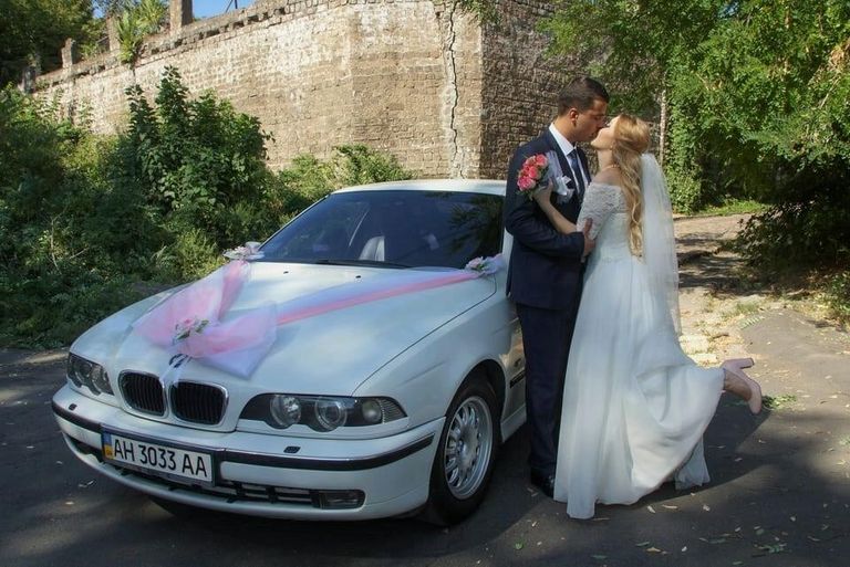 Darja ja Vadim Krutikov pulmapäeval Mariupolis.