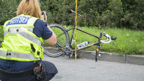 Авария в Таллинне: скорая увезла велосипедиста в больницу (фото, видео)