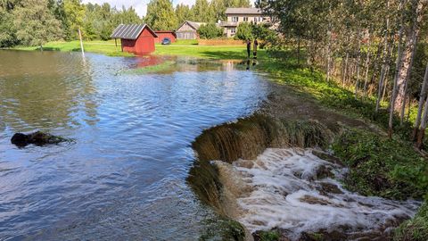 FOTOD ⟩ Äge vihmasadu ähvardas Rõuge vallas paisjärve üle kallaste ajada
