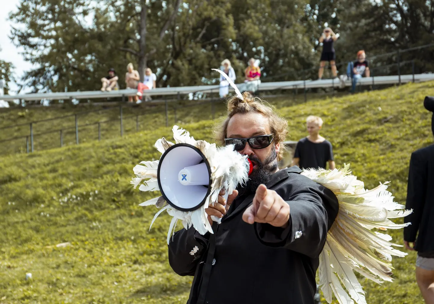 Al Paldrok ühes lahutamatust kaaslasest ruuporiga IN Graafika festivali avarallil Pärnu Vallikäärus.