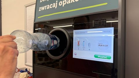 Poola pandipakendi süsteem tekitab tuska: petitsioonis nõutakse «sunnitöö» tegemise eest tarbijatele hüvitist