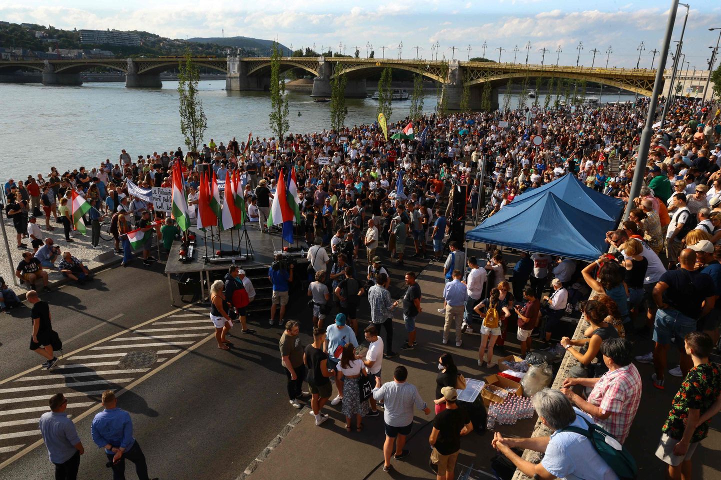 Valitsusvastane meeleavaldus Budapestis 16. juulil 2022.