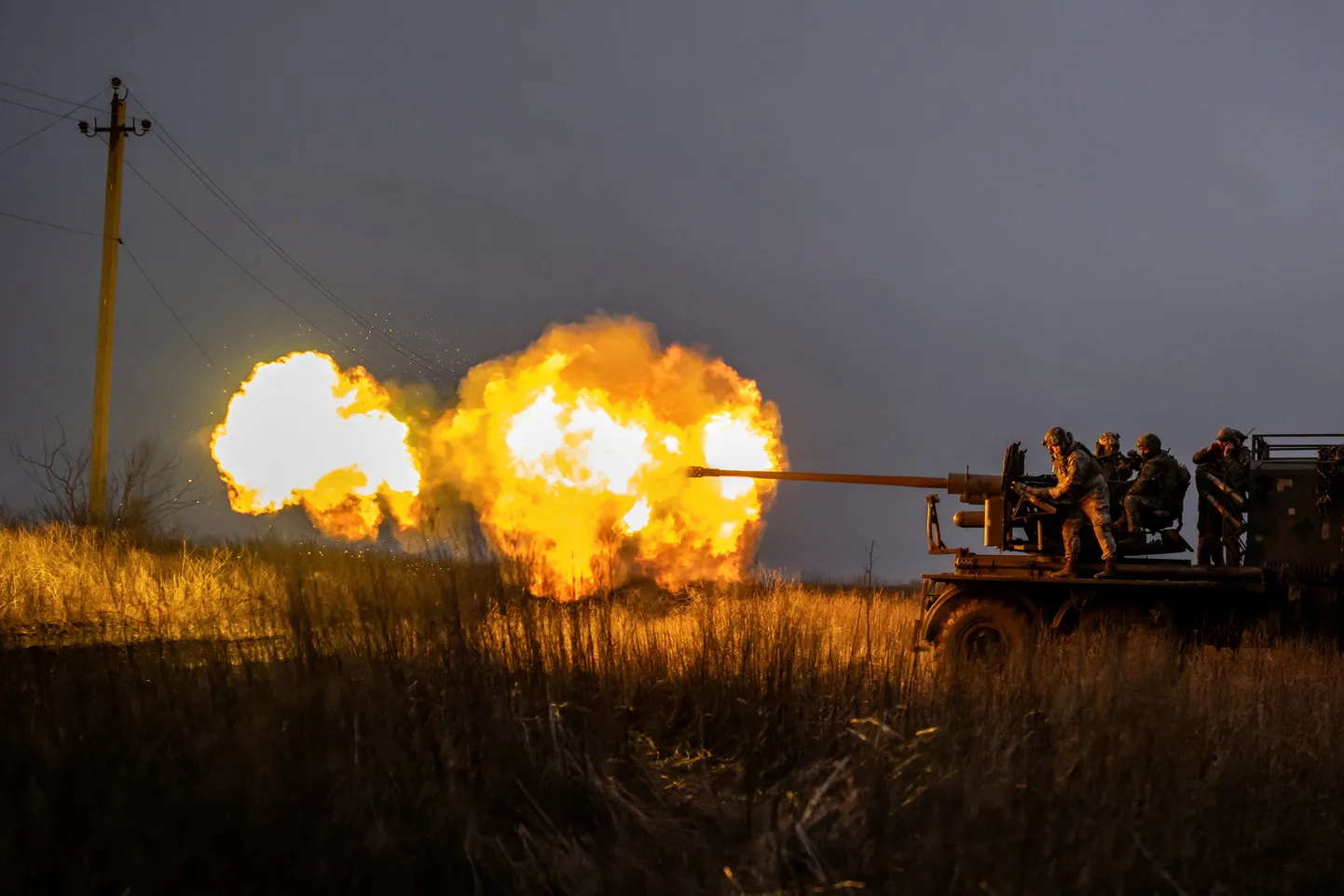 Ukrainlased annavad Bahmuti juures vaenlasele tuld.