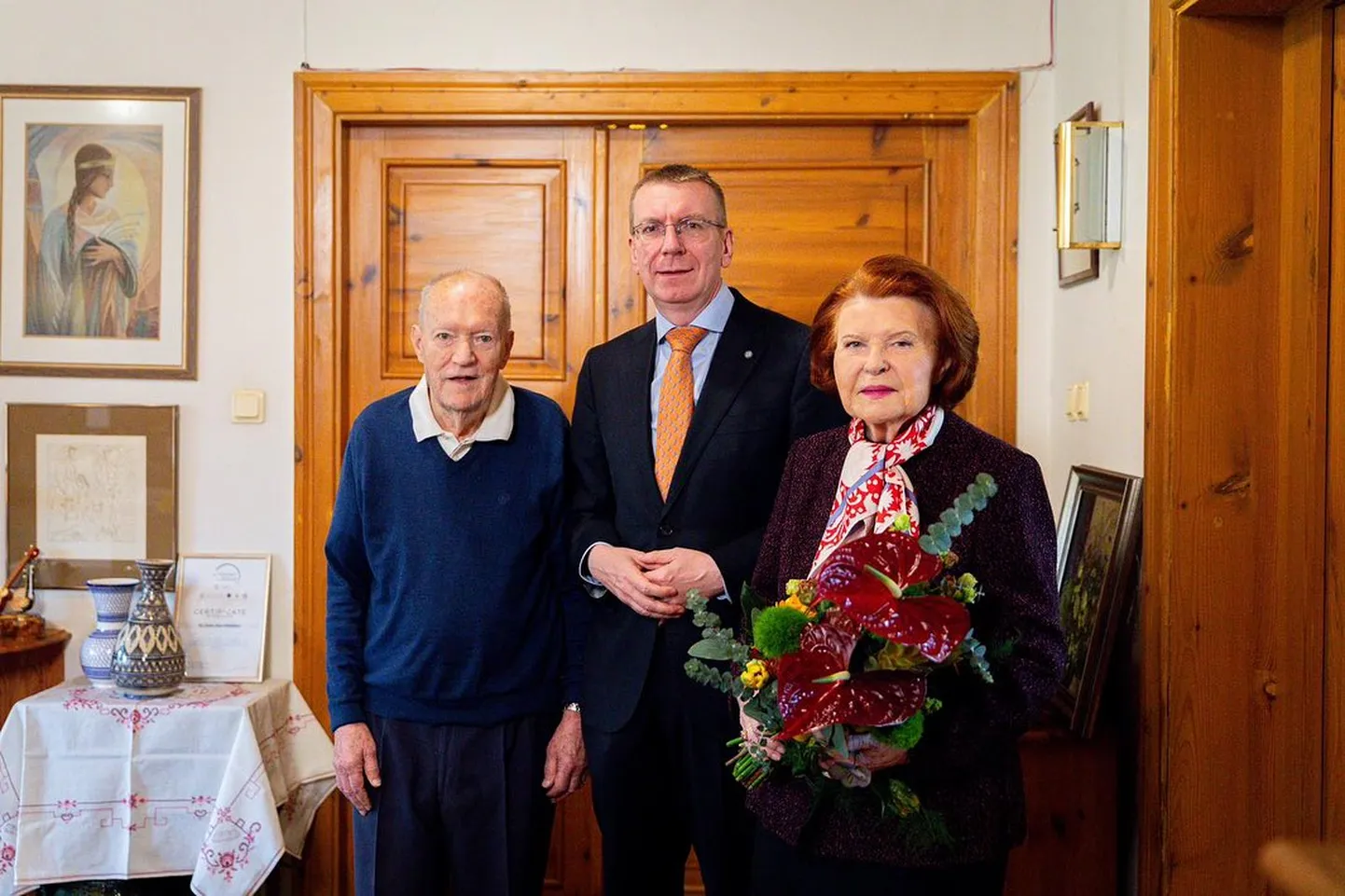 Президент Латвии Эдгар Ринкевич с экс-президентом Вайрой Вике-Фрейбергой и ее супругом Имантом Фрейбергом