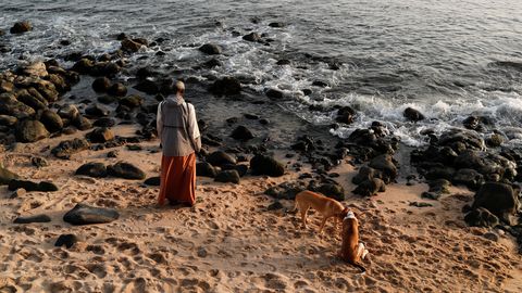 26.märts 2020, Senegal. Koroonaviiruse keerises on võtnud mees aega teadveloleku meditatsiooniks. 26.märts 2020, Senegal. Koroonaviiruse keerises on võtnud mees aega teadveloleku meditatsiooniks.