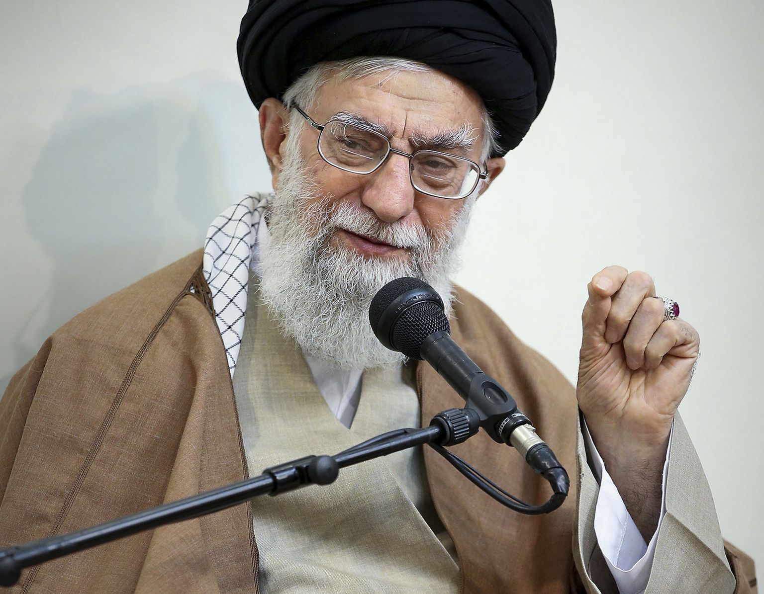 Iraani kõrgeim juht ajatolla Ali Khamenei süüdistas teisipäeval rahutuste korraldamises riigi välisvaenlasi.