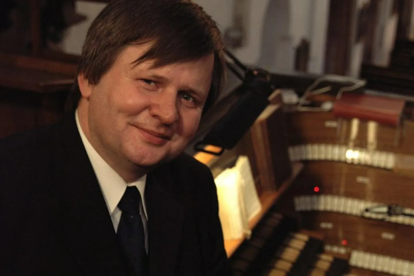 Orelikunstnik Roman Perucki esitab Kadrinas poola heliloojate loomingut.