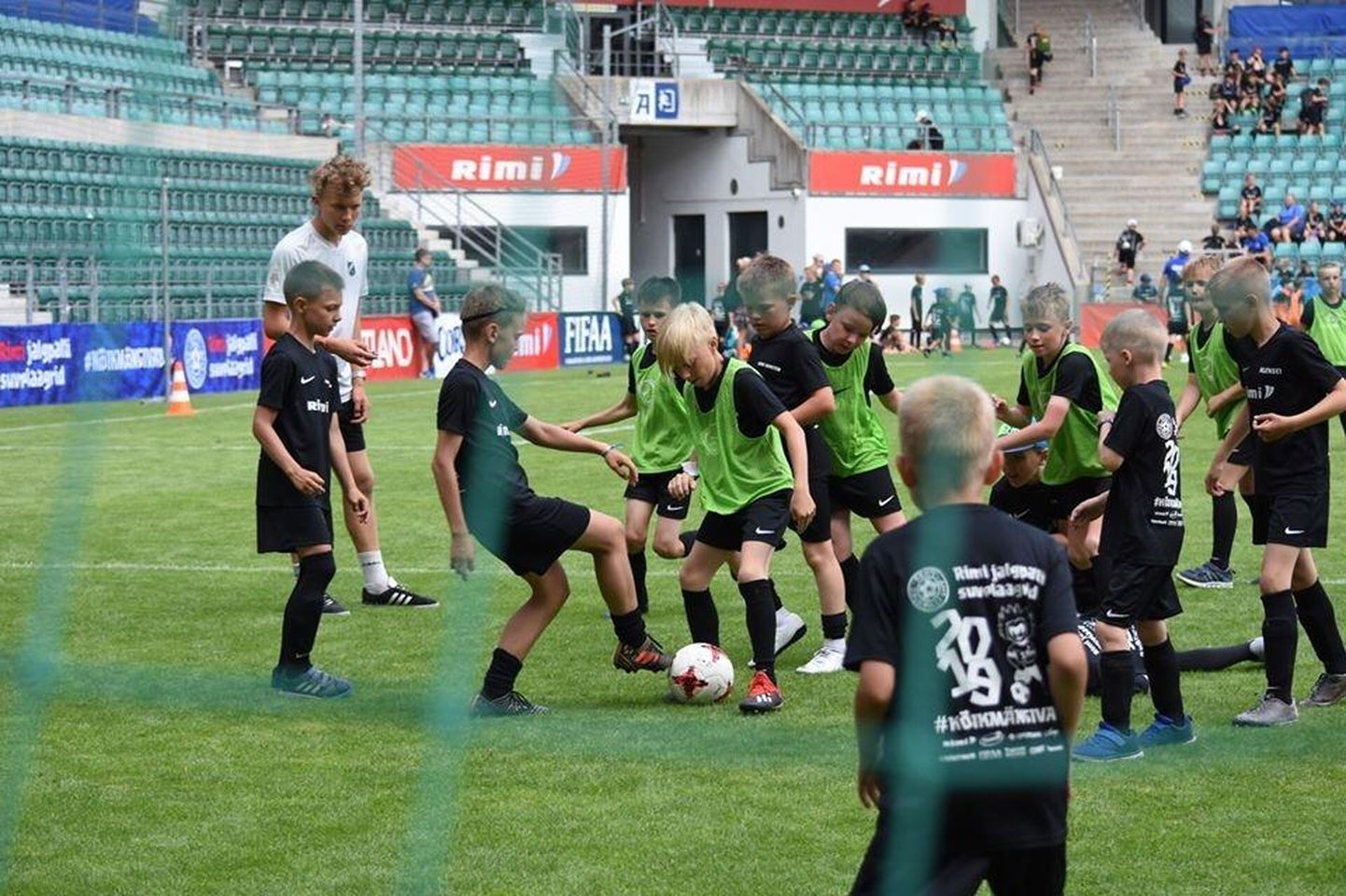Rimi jalgpalli suvelaagrid aitavad sisustada laste suvist koolivaheaega.