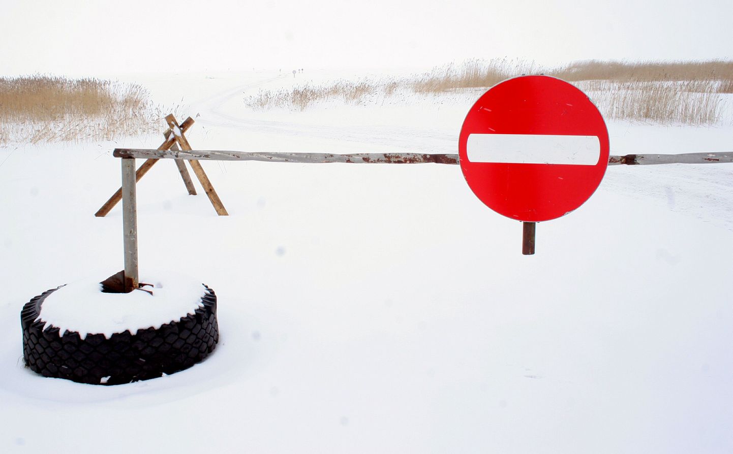 Alates neljapäevast on Pärnumaal mootorsõidukitega veekogude jääle sõitmine keelatud.