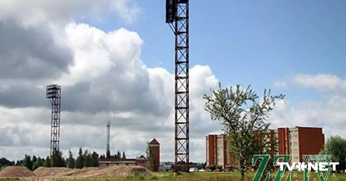 Jelgavas RAF stadiona tribīnes novāktas; tiesvedība turpinās