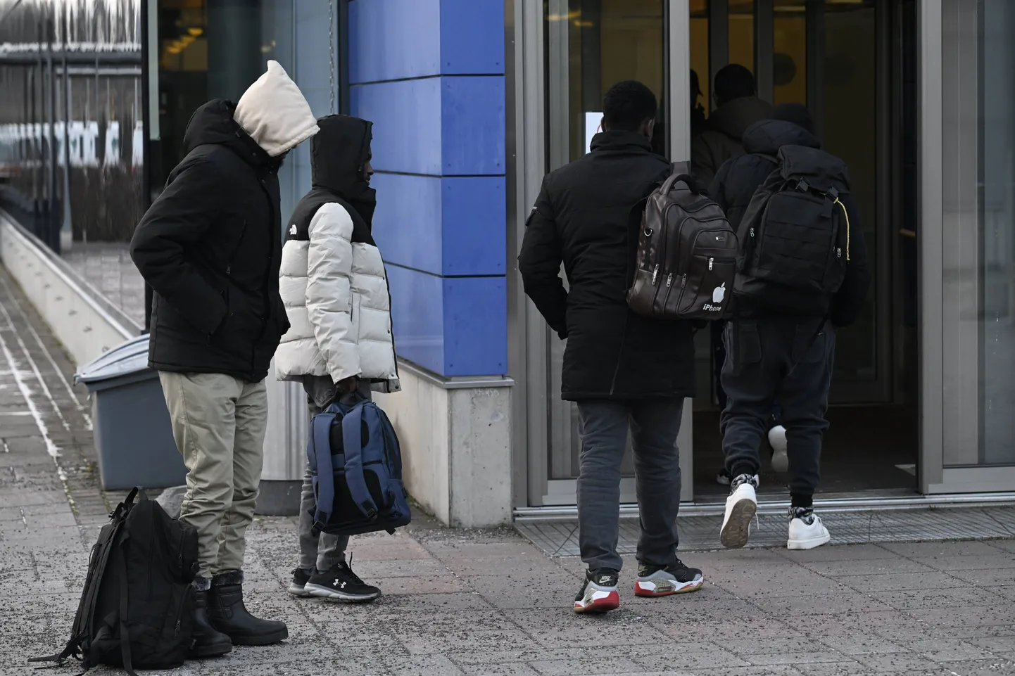 Venemaalt saabunud asüülitaotlejad täna hommikul Soomes Nuijamaa piiripunktis.
