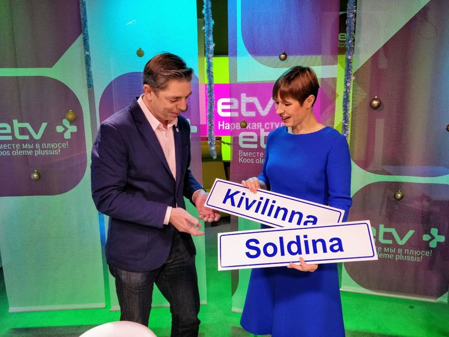 2018. aasta novembris andis president Kersti Kaljulaid ERRi Narva korrespondendile Jüri Nikolajevile üle kaks tänavasilti "Kivilinna" ja "Soldina".