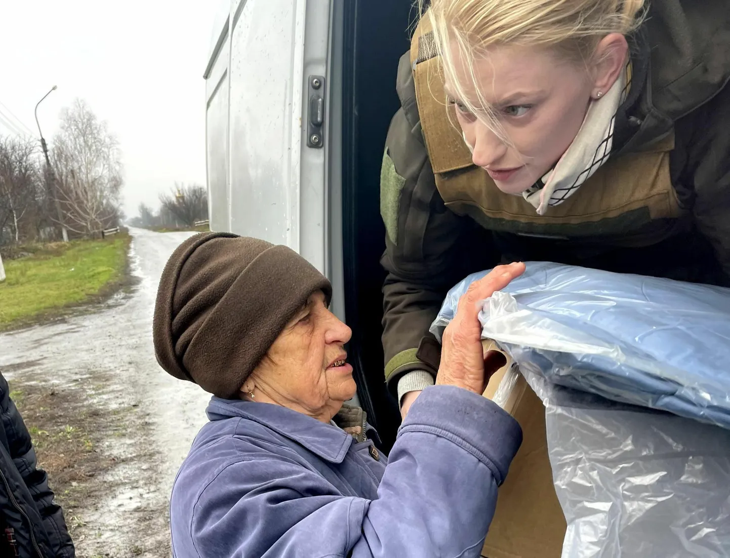 Johanna-Maria Lehtme jagas Lootuse abipakke Zaporižžja oblastis Huljaipole linnas.