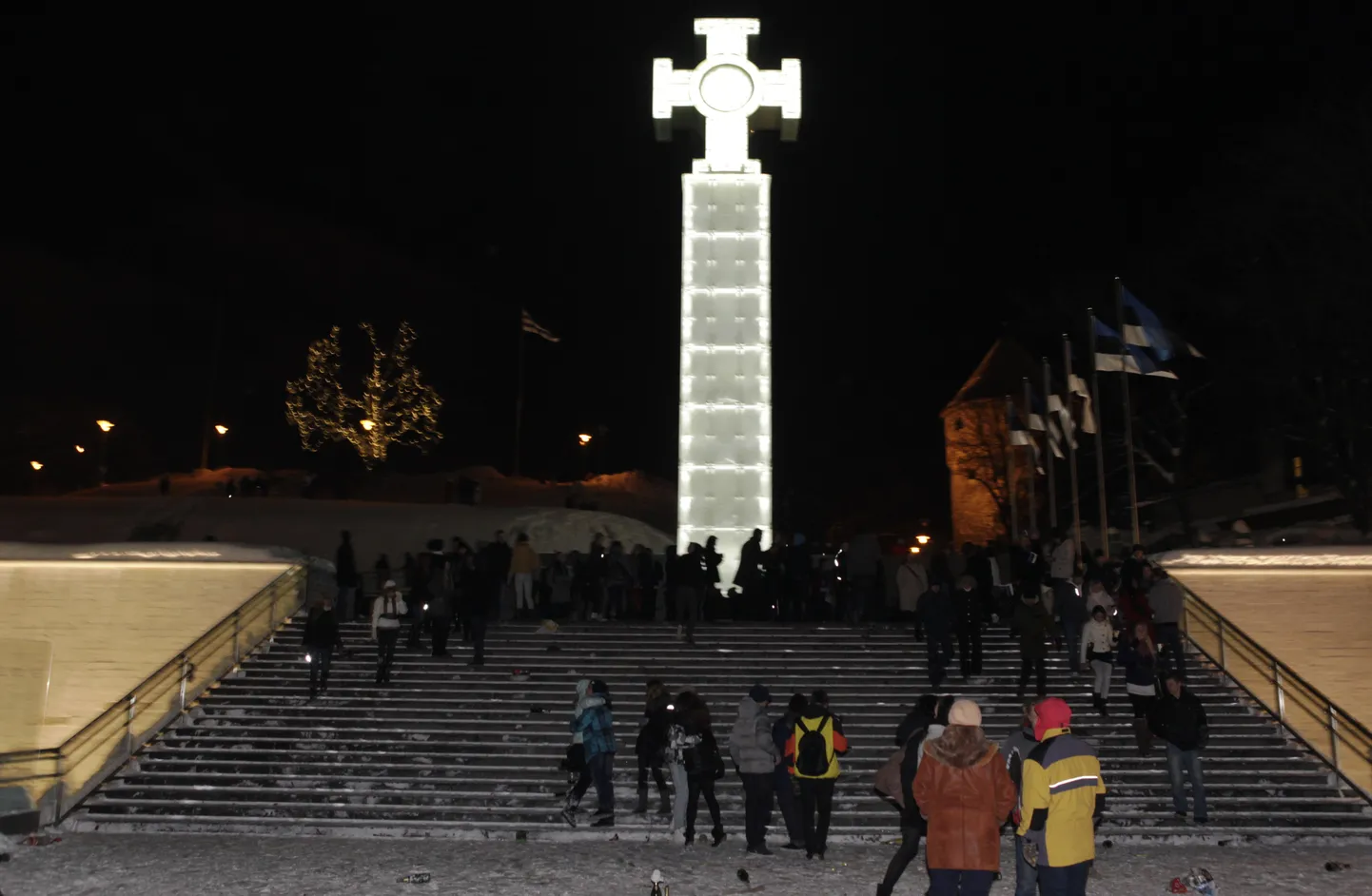 Vabadussõja võidusammas uusaastaööl.