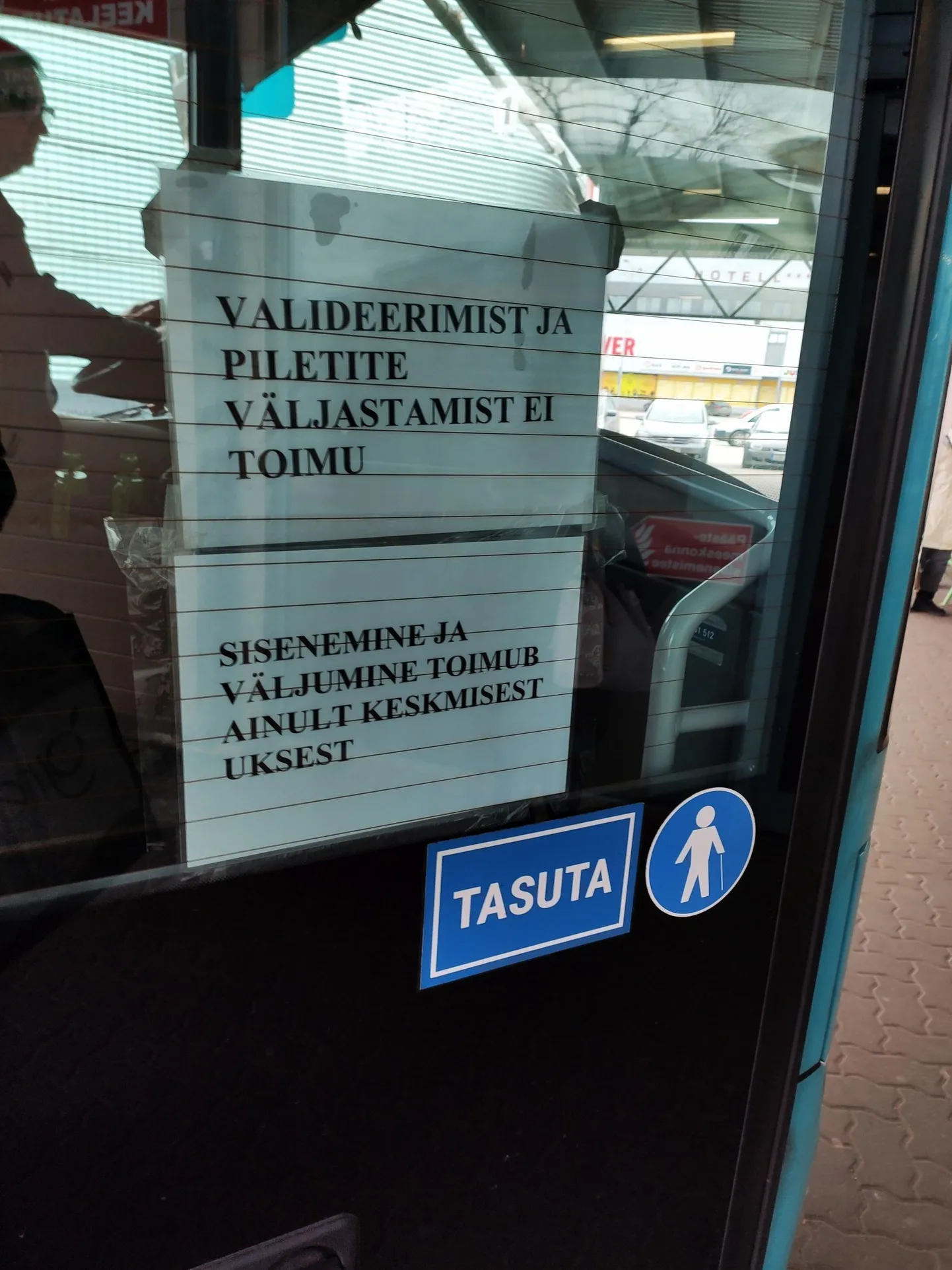 Viljandi maakonnaliinidel bussijuhid paberil nullpiletit enam ei anna ja sõidukaarti pole vaja valideerida.