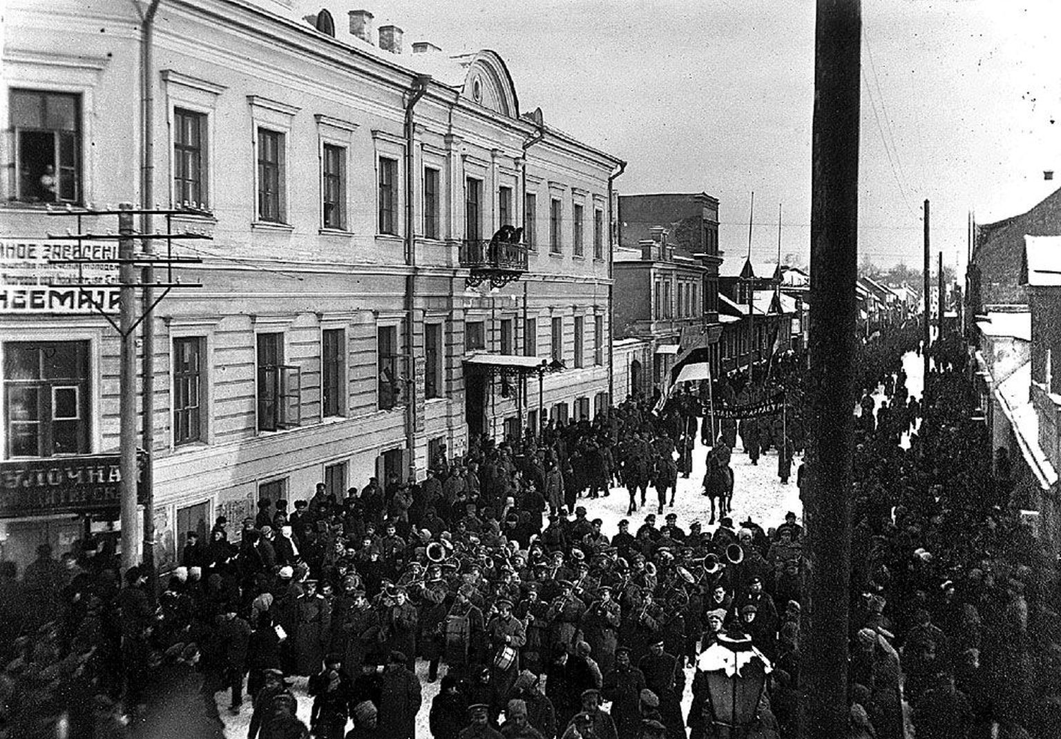 Tartu Eesti tagavarapataljoni protestimeeleavaldus Tartus 21. novembril 1917 Eesti Maanõukogu toetuseks.
