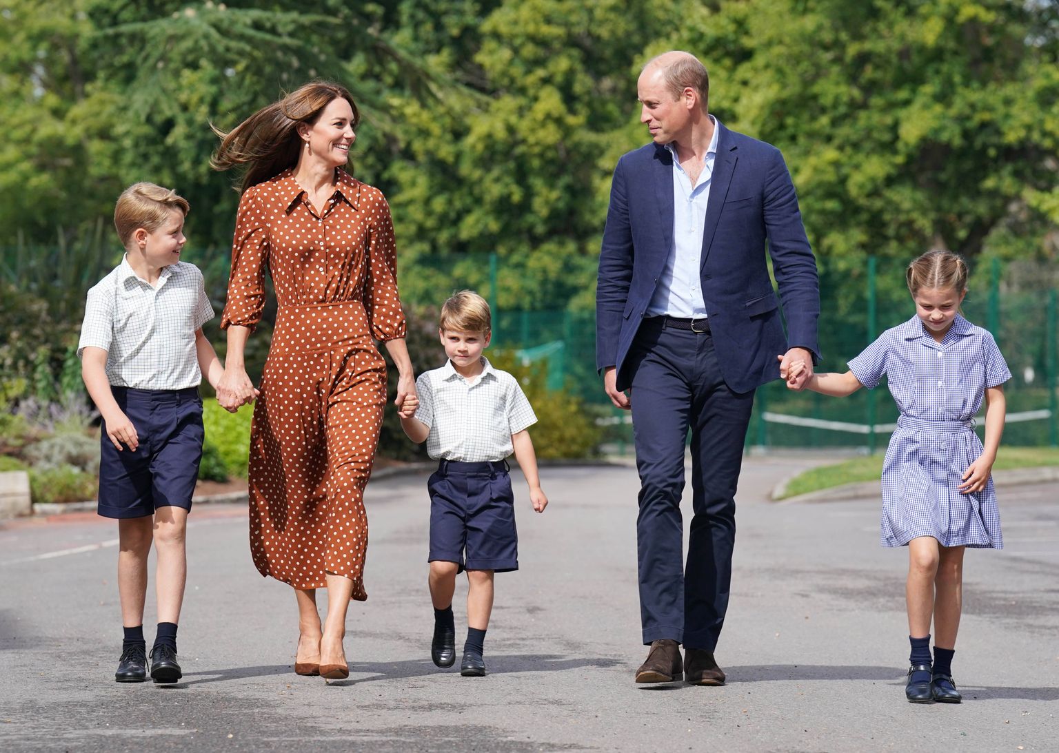 Кейт Миддлтон и принц Уильям с детьми.