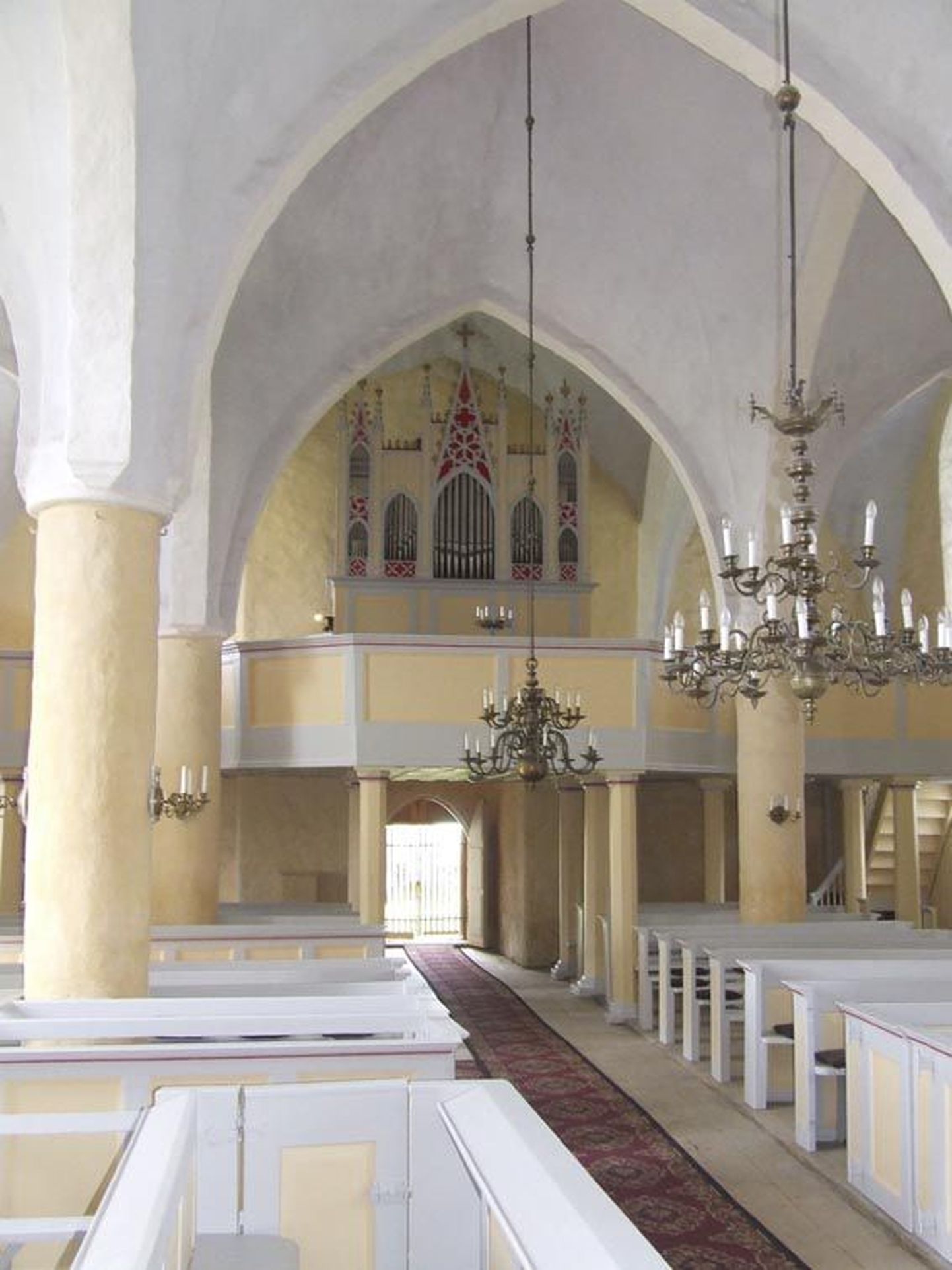 Väike-Maarja kiriku orelirõdul võib tutvuda väljapanekuga pilli restaureerimisloost.