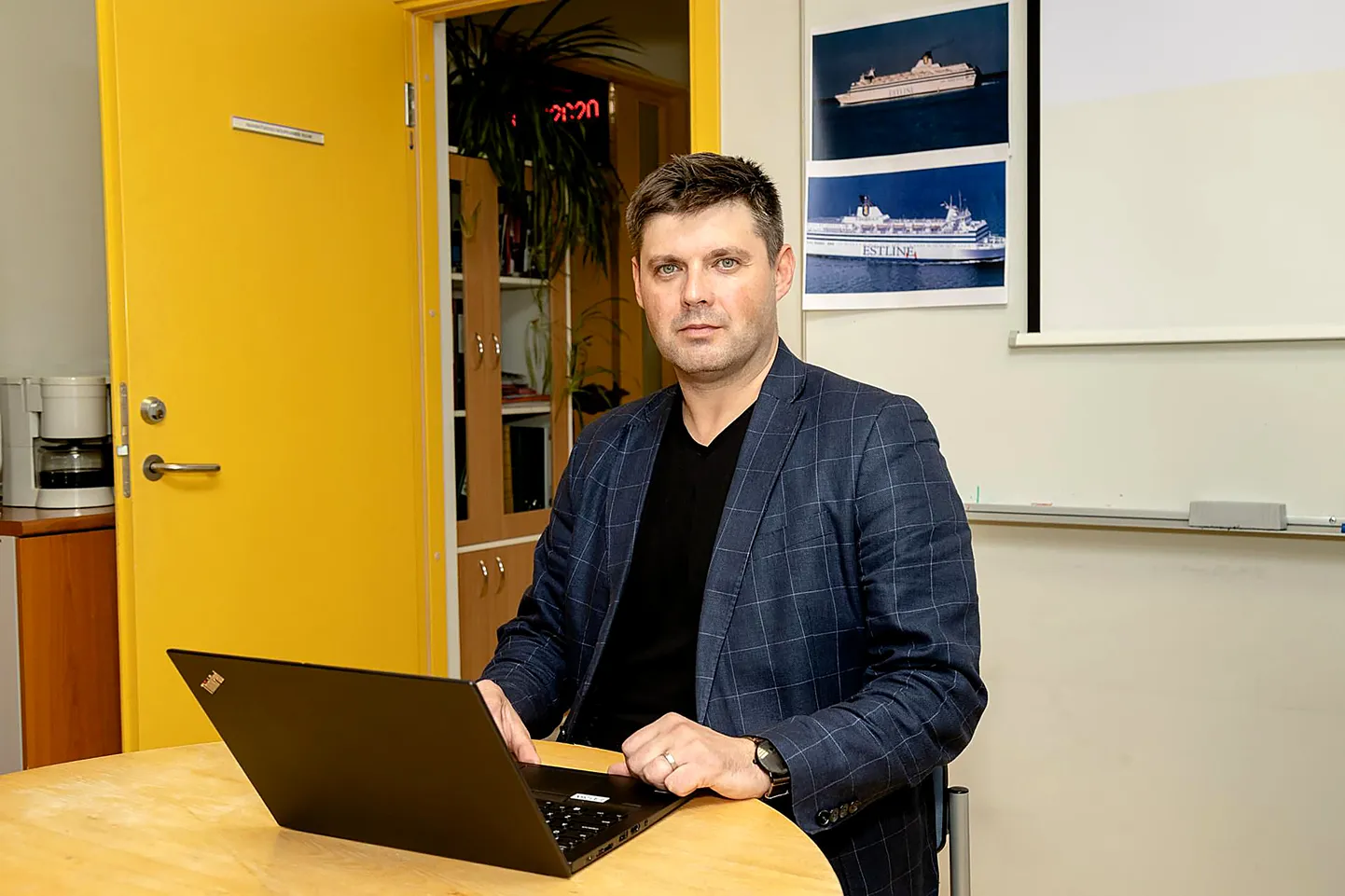 PEALINNAST KURESSAARDE: Kuressaare kolledži väikelaevaehituse kompetentsikeskuse uue juhi TalTechi vanemteaduri Kristjan Tabri  sõnul peab kolledžil kindlasti olema oma nägu ja leida tuleb ka oma tugevused.Selleks on aga vaja pealehakkamist ja avatud mõtlemist.