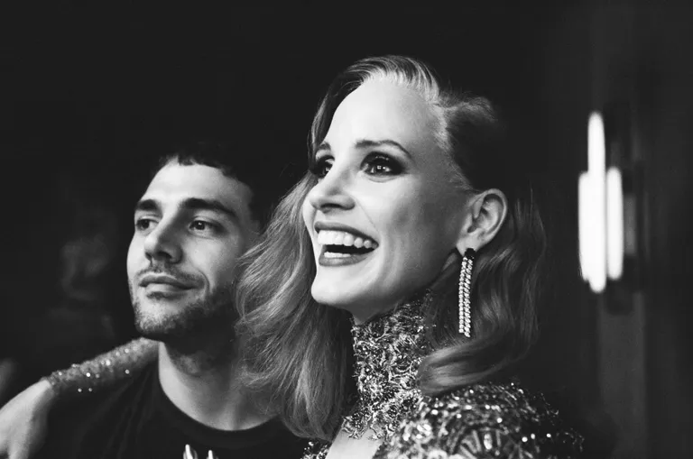 Xavier Dolan ja Jessica Chastain filmi «John F. Donovani surm ja elu» võttel
