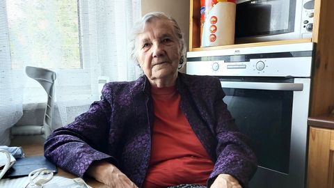 Eakas tartlane kahtlustab, et kooli lõpumärgid pani keegi pärast ärakorjamist oma taskusse