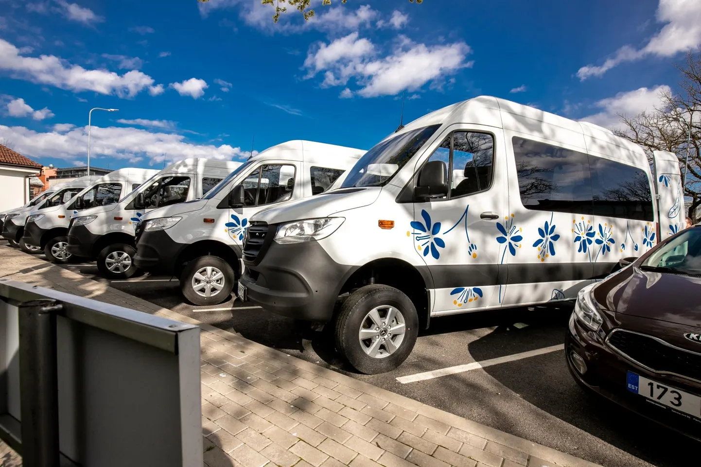 Sotsiaaltransport. Foto on illustreeriv.