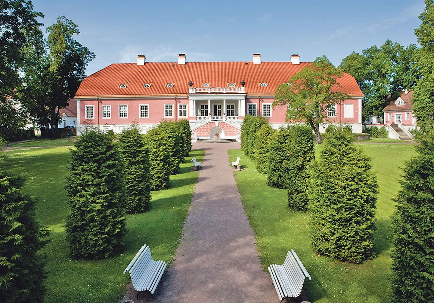 В господском доме мызы Сагади расположен музей, рассказывающий о быте прибалтийских баронов в XIX веке.