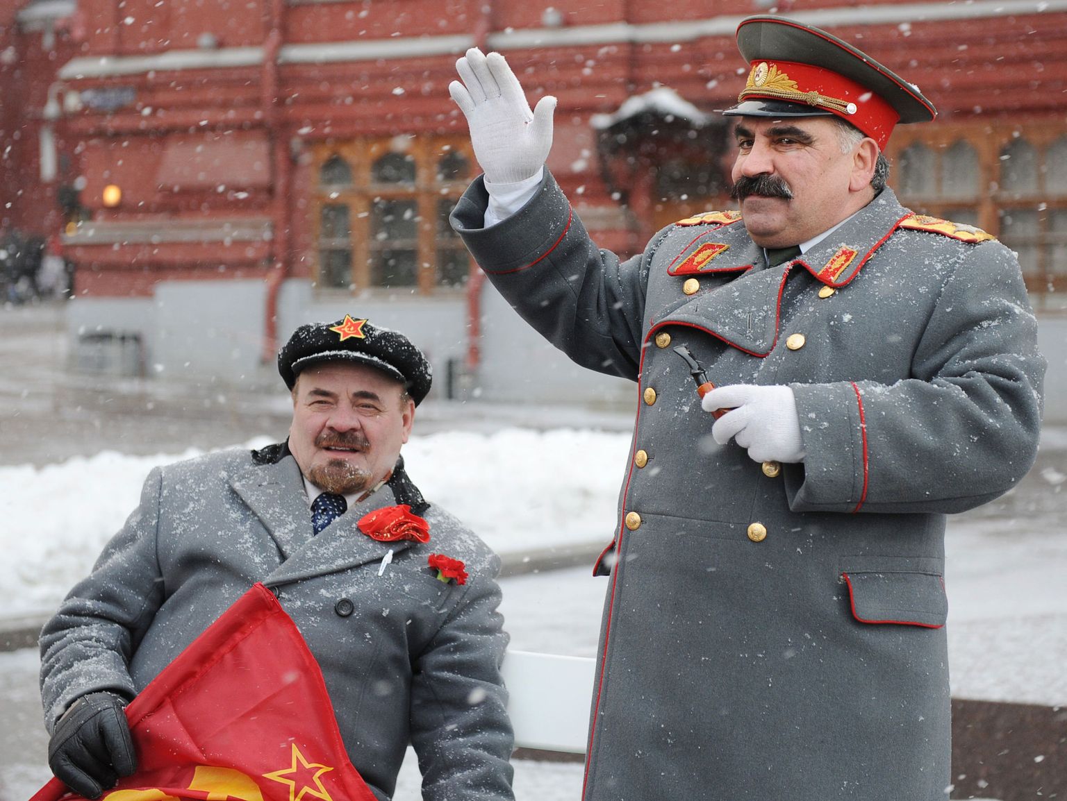 Nõukogude riigijuhtide Vladimir Lenini ja Jossif Stalini matkimine on Venemaal kirglik äri.