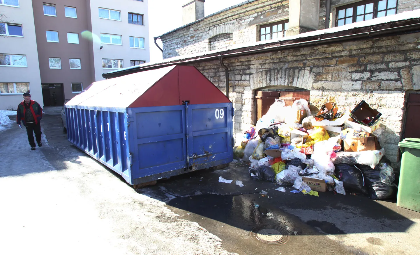 Eelmisel nädalal Sitsi turuhoone tagant avastatud prügihunnik võib saada turu sulgemise põhjuseks.