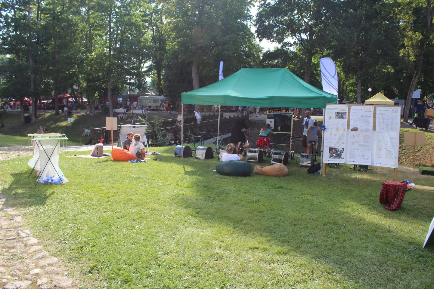 Viljandi folgifestivalil kogutakse jäätmeid liigiti. Tänavu paigutatakse konteinerid kolmekaupa, et prügi kindlasti õigesse kohta jõuaks.