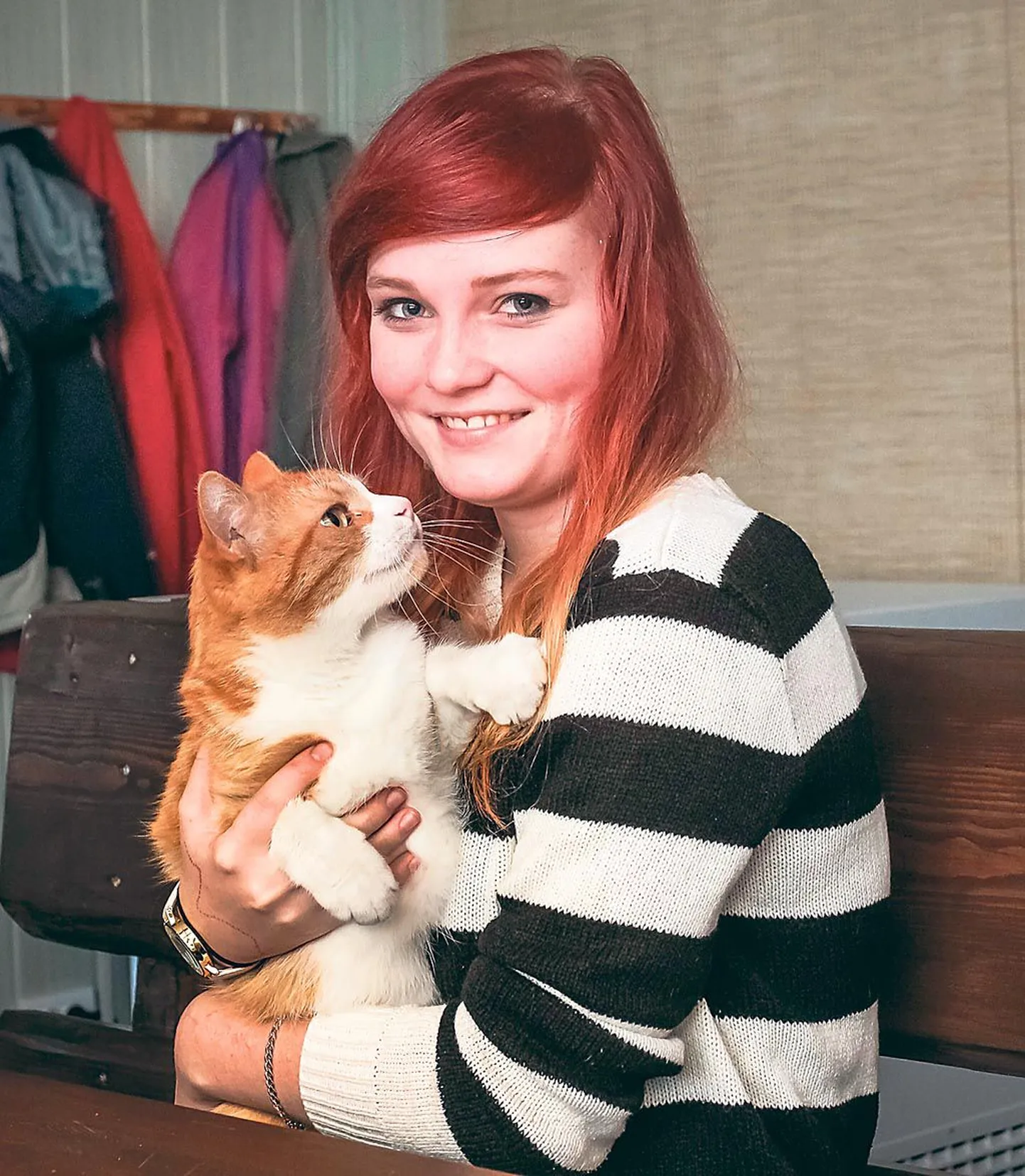 Jasmina Meyer tunneb end Ardelite ehk host family juures koduselt, tema süles tunneb end omakorda mõnusalt Ardelite pere kass.