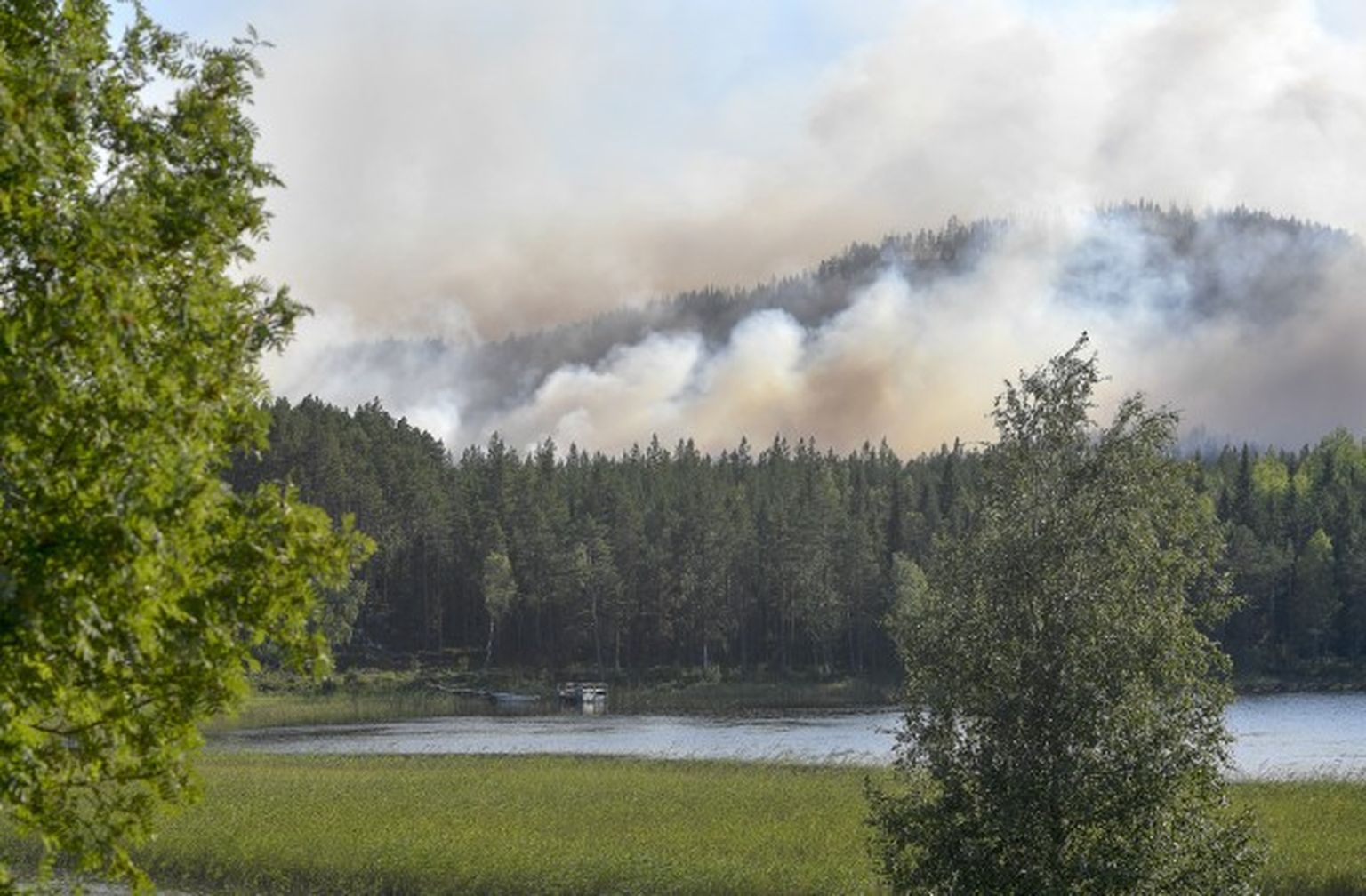 Neparasti karsta vasara: aiz Ziemeļu polārā loka plosās savvaļas ugunsgrēki