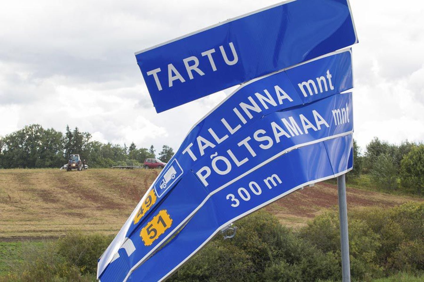 Õnnetuste jada Tartu-Viljandi maanteel sai avalöögi septembri algul, kui nooruki juhitud BMW rullus üle katuse. Autos viibinud noormehed said viga. Pärast seda on seal kandis juhtunud veel kolm kannatanutega liiklusõnnetust. Miks mõni koht aeg-ajalt rohkem õnnetusi ligi tõmbab, Alvar Pähkel öelda ei oska.