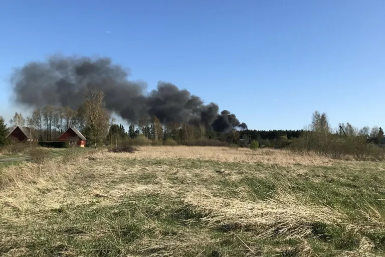 Tahkuranna põlengu suitsusammas paistis kaugele.