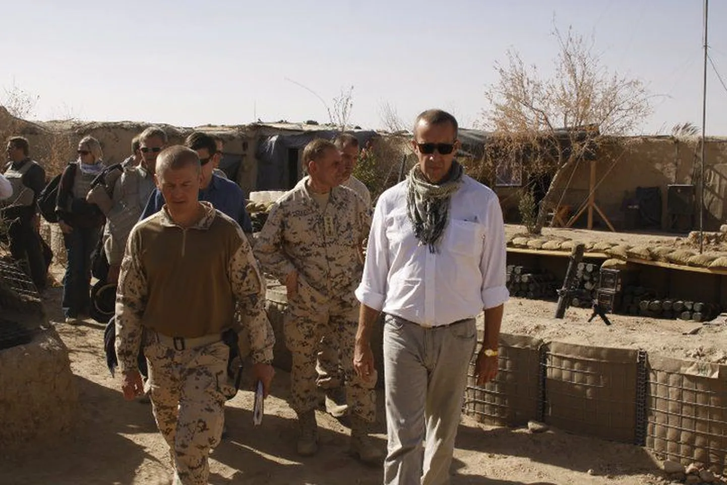 President Toomas Hendrik Ilves Eesti kaitseväelaste keskel Afganistanis.
