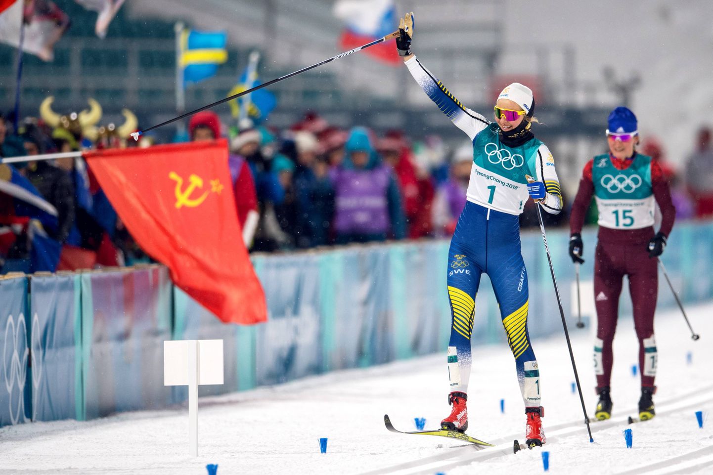 Sprindis kulla saanud Stina Nilsson lõpetas võidukalt... Nõukogude Liidu lipu lehvides.
