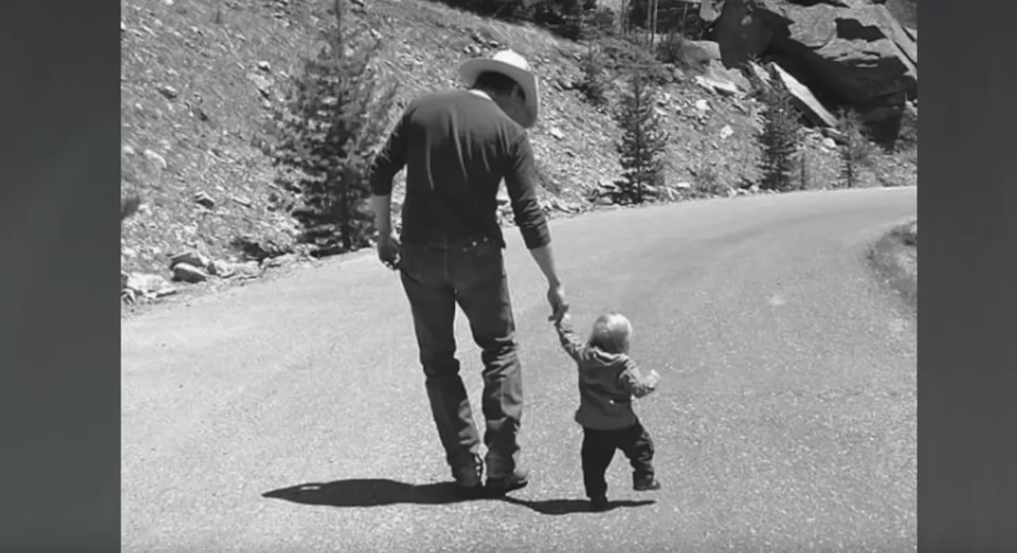 Ned LeDoux muusikavideo «Brother highway», kus muusik jagas pilte oma pisitütrest.