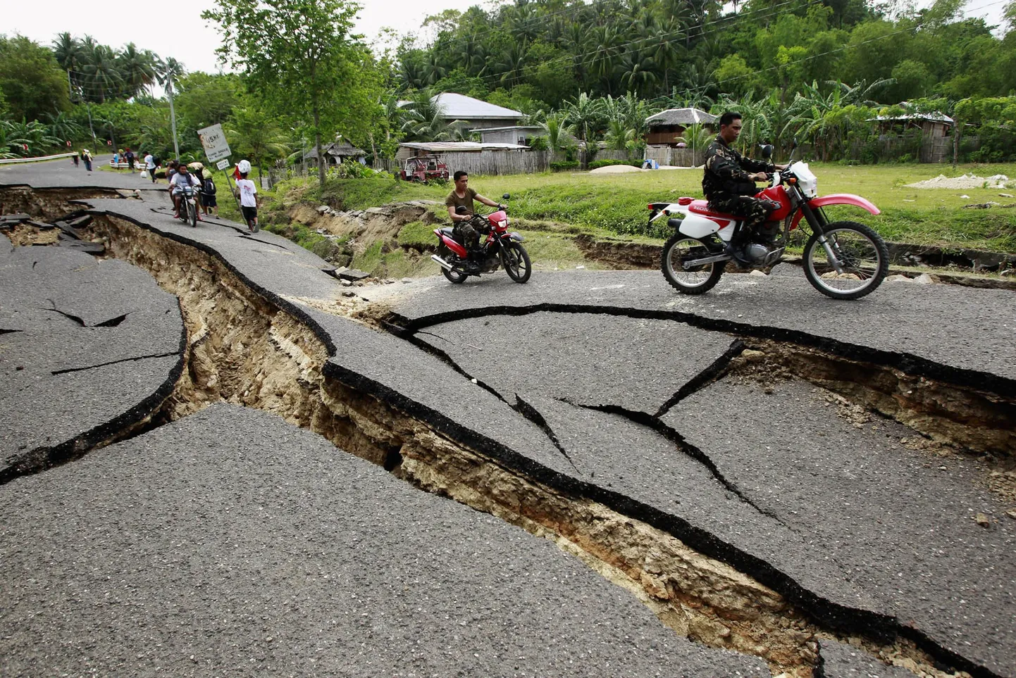 Veebruaris Filipiine raputanud maavärina purustused.