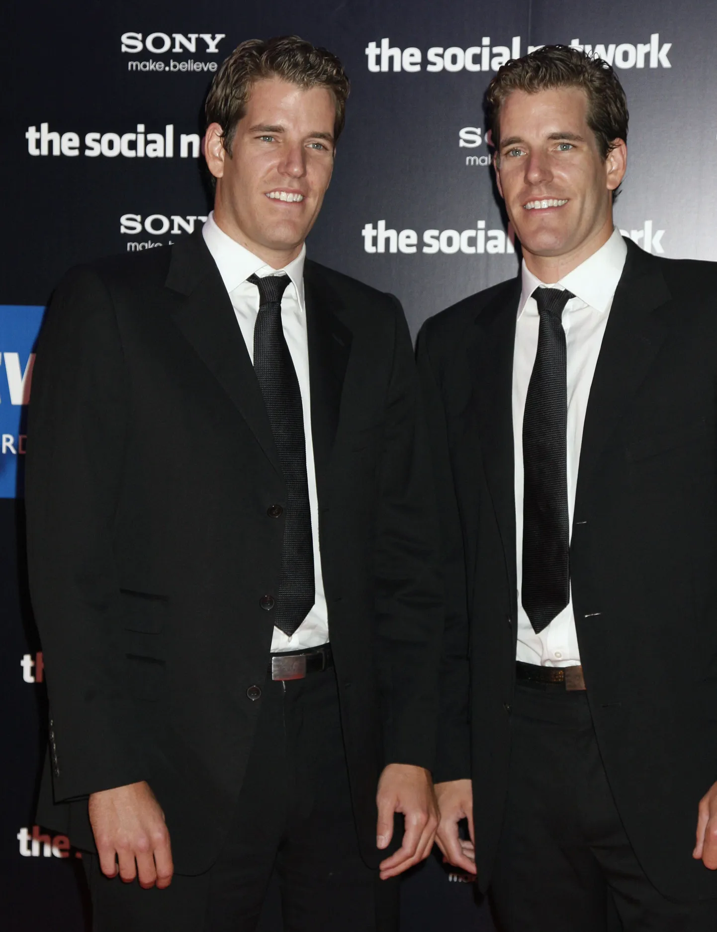Tyler ja Cameron Winklevoss filmi esilinastusel.