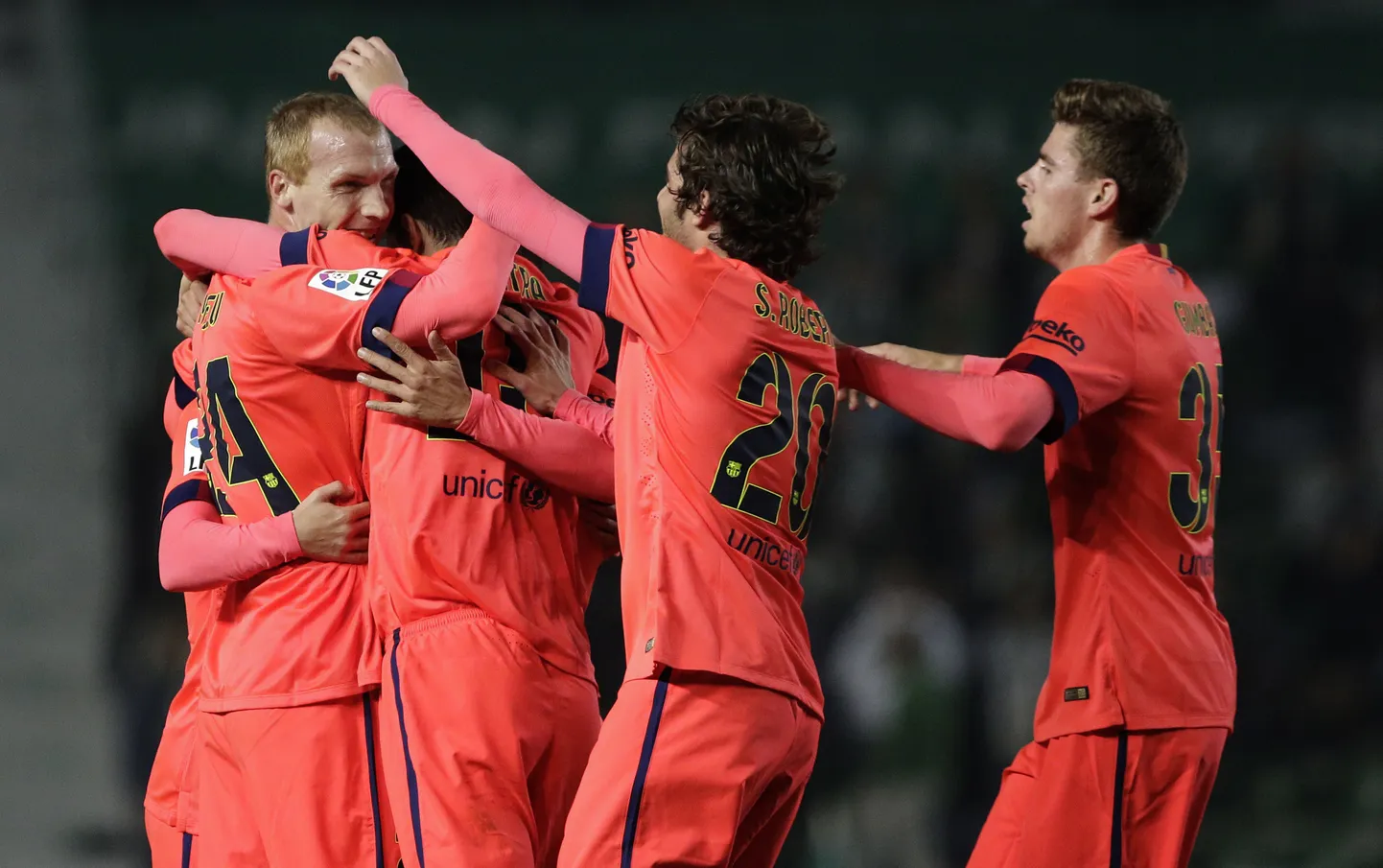 Barcelona mängijad tähistamas Elche vastu löödud väravat.