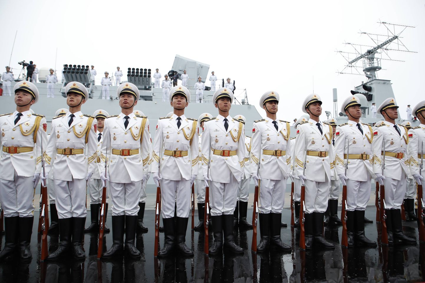 Hiina rahvavabastusarmee (PLA) mereväe auvahtkond 23. aprillil Qingdao sadamas PLA mereväe asutamise 70. aastapäeva paraadil.
