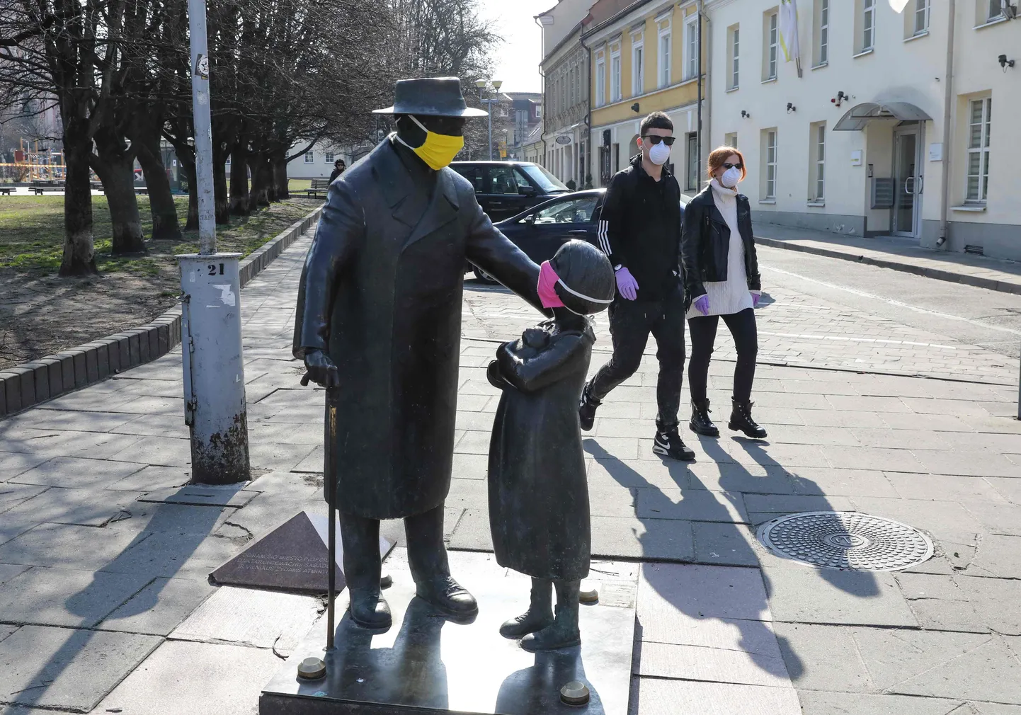 Juudi arstile ja aktivistile Tsemakh Shabadile pühendatud kuju Vilniuse vanalinnas.