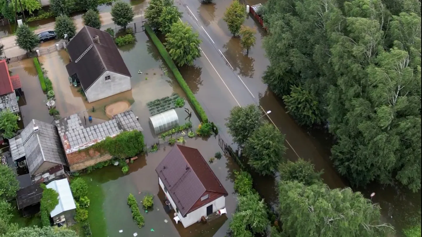 Applūdusī Jelgava no drona video