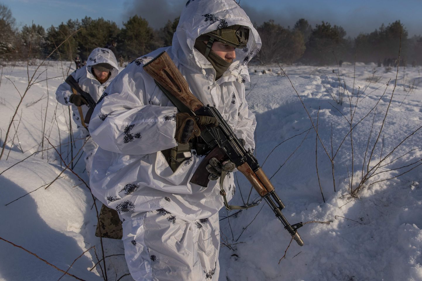 На снимке украинские бойцы во время учений, 5 декабря 2023 года.