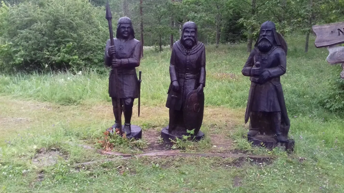 Teemapargiga seotud inimesed murravad pead, kellel ometi võis kahemeetrist puuskulptuuri vaja minna.