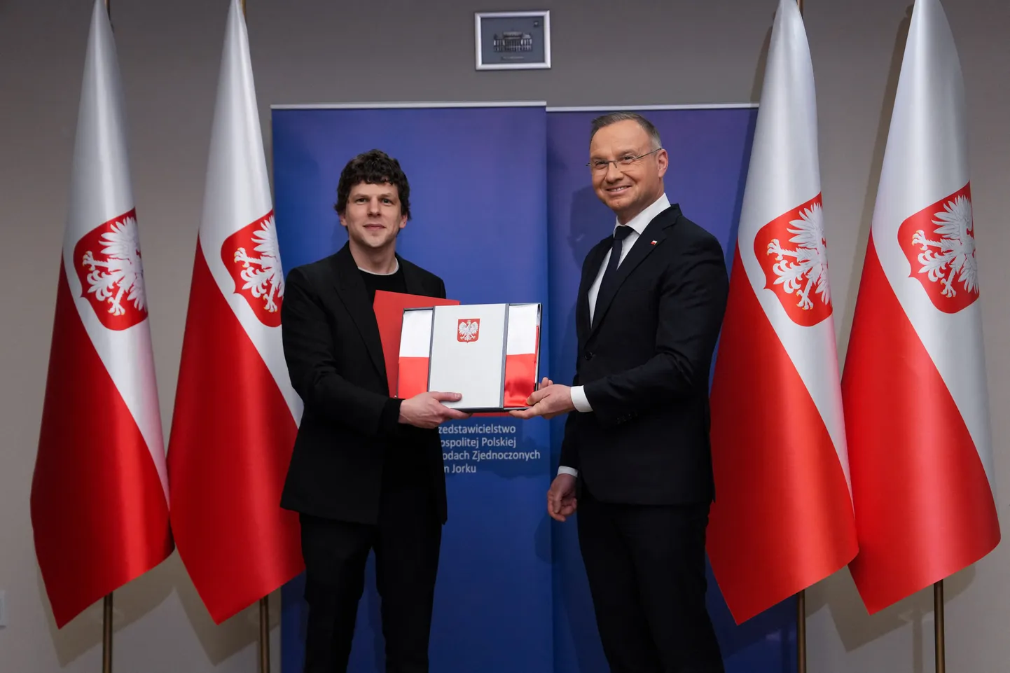 Näitleja Jesse Eisenberg ja Poola president Andrzej Duda.