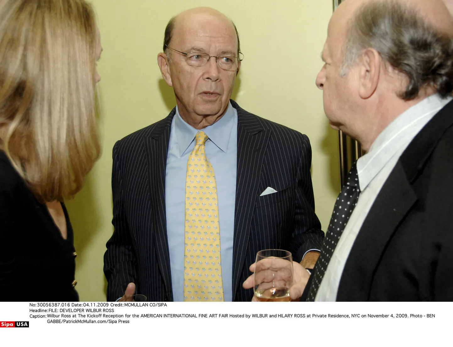 USA investor Wilbur Ross (keskel).