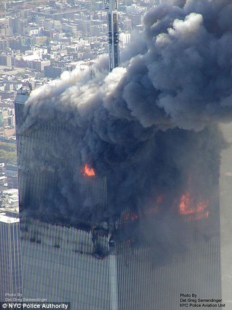 Maailma kaubanduskeskuse kaksiktornide põleng 11. septembril 2001