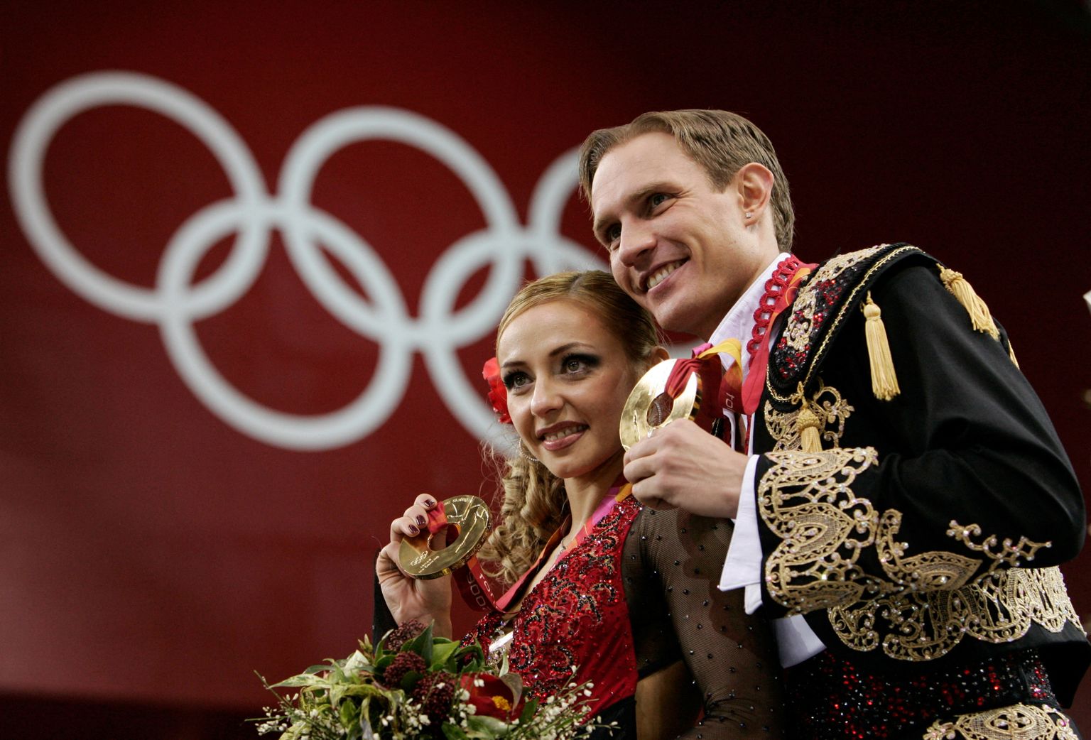 Roman Kostomarov koos Tatjana Navkaga 2006. aastal Torino olümpial.
